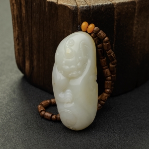 和田白玉瑞兽吊坠