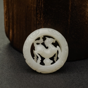 和田白玉镂雕马到成功吊坠