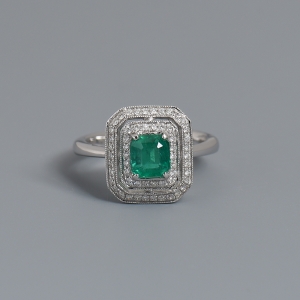 18K金镶钻蓝绿色祖母绿刻面戒指