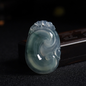 冰糯种飘蓝花翡翠如意吊坠