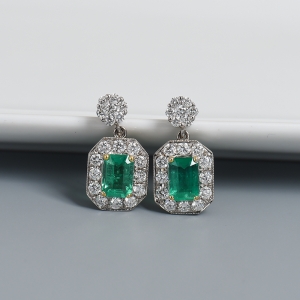 18K金镶钻蓝绿色祖母绿刻面耳坠