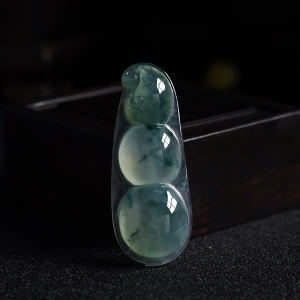 冰糯种飘蓝花翡翠连中三元吊坠