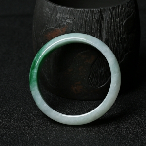 58mm糯种飘翠翡翠手镯