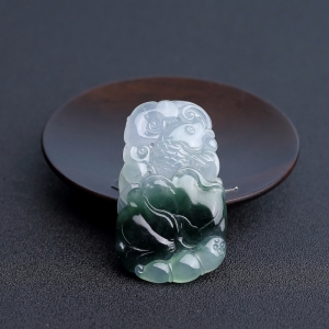 糯种飘花翡翠连年有余吊坠