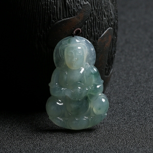 糯种浅绿飘花翡翠观音挂件