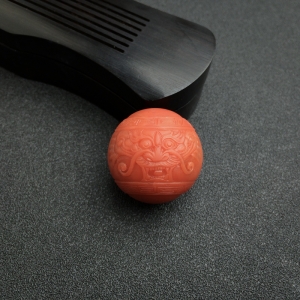 28.5mm柿子红南红龙头珠