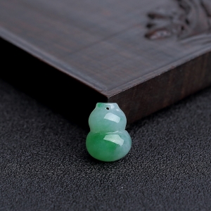 糯种飘花翡翠葫芦吊坠