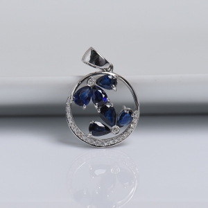 18k白金镶钻蓝色蓝宝石刻面吊坠