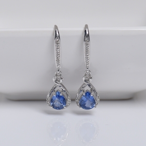 18k白金镶钻蓝色蓝宝石刻面耳坠