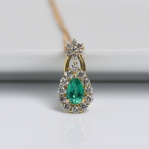 18K金镶钻蓝绿色祖母绿刻面项链