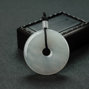 糯种浅绿翡翠平安扣吊坠