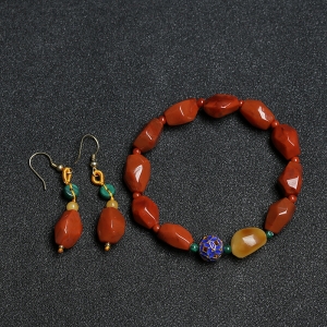 玫瑰红南红随形两件套