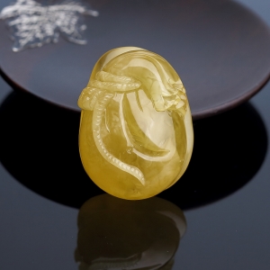 鸡油黄蜜蜡钱袋吊坠