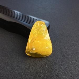 褐黄金包蜜蜜蜡花吊坠