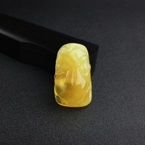 鸡油黄金绞蜜钱袋吊坠