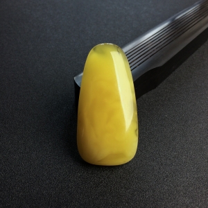 鸡油黄蜜蜡随形吊坠