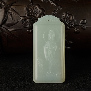 俏色和田玉山料观音吊坠