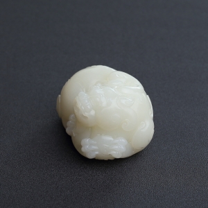 新疆和田白玉山料貔貅摆件