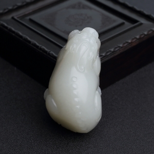 新疆和田青白玉籽料貔貅吊坠