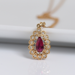 18K金镶钻无烧红宝石刻面吊坠