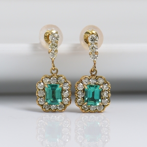 18K金镶钻蓝绿色祖母绿刻面耳坠