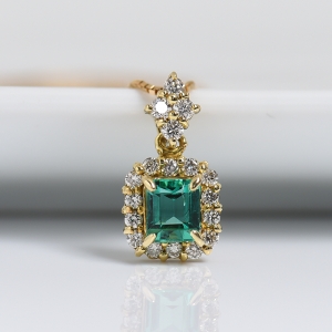 18K金镶钻蓝绿色祖母绿刻面项链