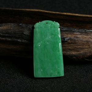 糯种阳绿翡翠无事牌吊坠