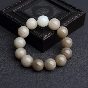 17mm俏色和田玉山料手串