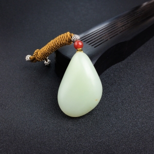 山料青白玉随形吊坠