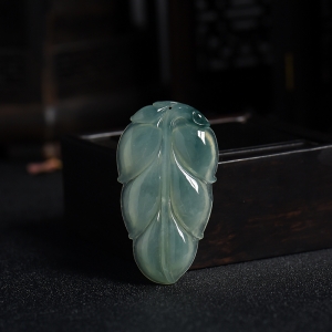 冰糯种灰绿色翡翠金枝玉叶吊坠