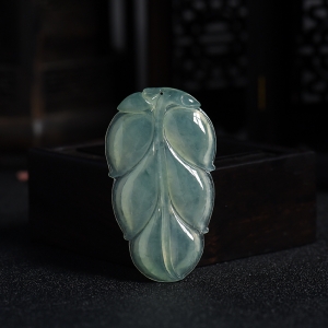 冰糯种蓝绿色翡翠金枝玉叶吊坠