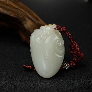 新疆和田白玉籽料瑞兽吊坠