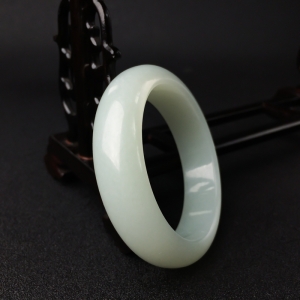 58.5#山料青白玉扁镯