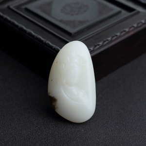 山料俏色和田玉观音吊坠