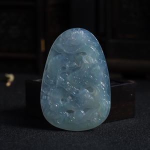 糯冰种浅紫色翡翠龙牌吊坠