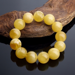 17mm鸡油黄蜜蜡手串