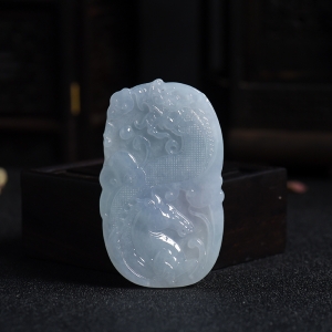 糯种浅紫翡翠龙马精神吊坠