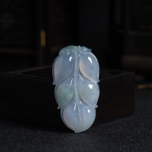 冰种浅紫翡翠叶子吊坠