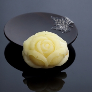 带皮浅黄白蜜玫瑰花吊坠