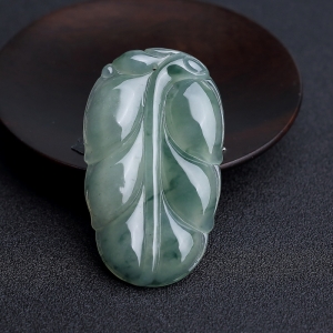 糯冰种飘花翡翠叶子吊坠