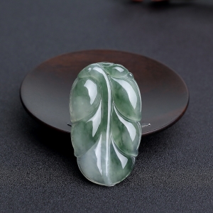 糯冰种飘花翡翠叶子吊坠