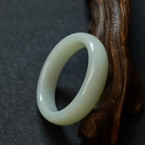 66#俄料青白玉山料扁镯