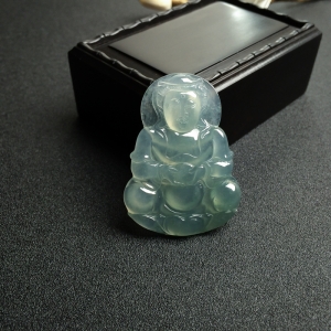 糯冰种浅绿翡翠观音吊坠