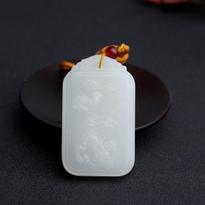 山料和田白玉飞龙在天吊坠