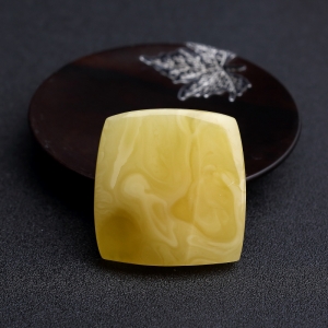 鸡油黄蜜蜡无事牌吊坠