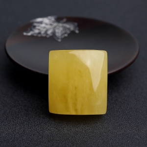 鸡油黄蜜蜡无事牌吊坠