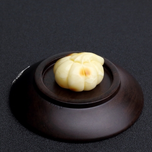 浅黄白蜜南瓜吊坠