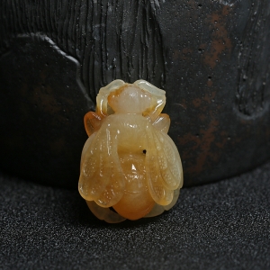 糯种俏色黄翡蝉吊坠