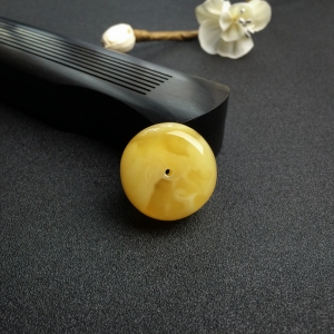 鸡油黄蜜蜡平安扣吊坠