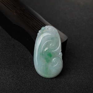 糯种飘花翡翠如意吊坠